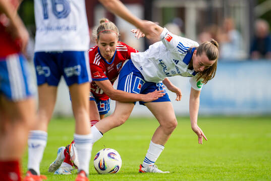 Vittsjös Ilona Walta och IFK Norrköpings Carrie Jones