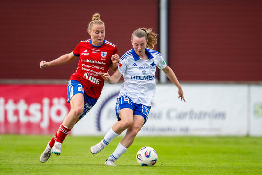 Vittsjös Sofie Rewucha och IFK Norrköpings Carrie Jones