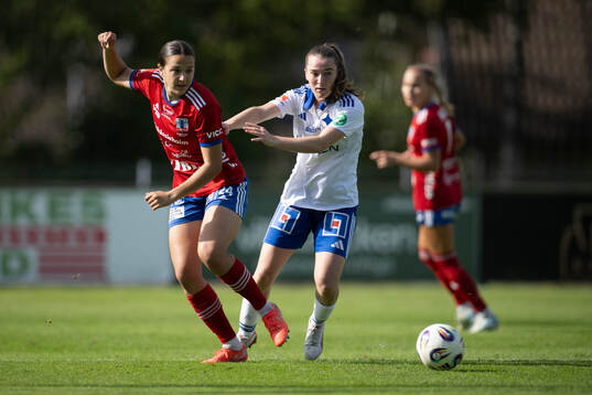 Vittsjös Daniela Galic och IFK Norrköpings Carrie Jones