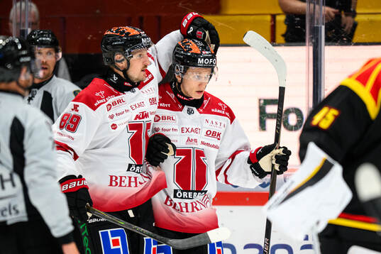 Örebros Patrik Puistola jublar