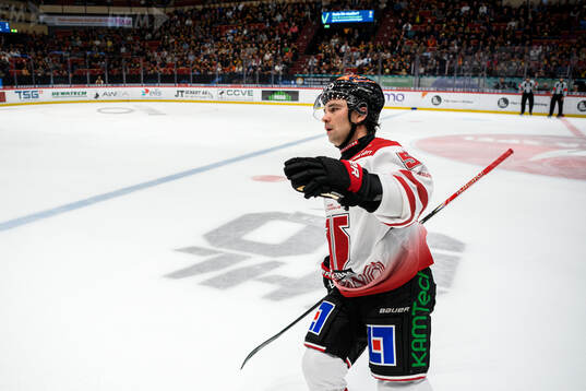 Örebros David Quenneville jublar