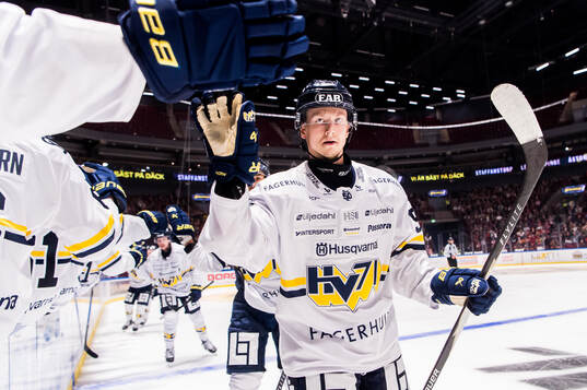 HV71s Aleksi Heponiemi jublar