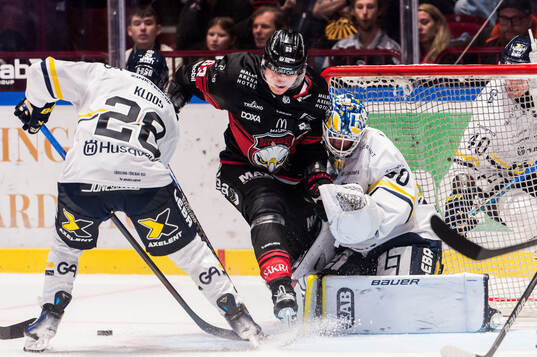 Malmö Redhawks Fredrik Händemark och HV71s Justin Glenn