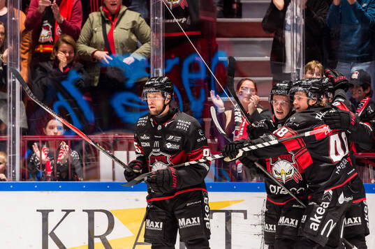 Malmö Redhawks Carl Persson jublar