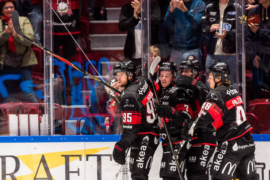 Malmö Redhawks Carl Persson jublar