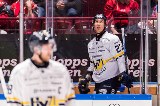 HV71s Jonathan Ang deppar