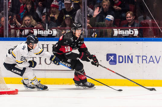 Malmö Redhawks William Von Barnekow och HV71s Justin Glenn