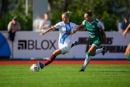 Malmö FFs Tuva Skoog och Alingsås Emmy Blomberg