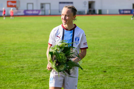 Malmö FFs Miljana Ivanovic får blommor