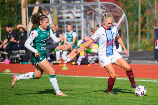 Alingsås Julia Elvbo och Malmö FFs Nellie Lilja