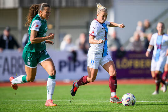 Alingsås Malva Larsson och Malmö FFs Mia Persson