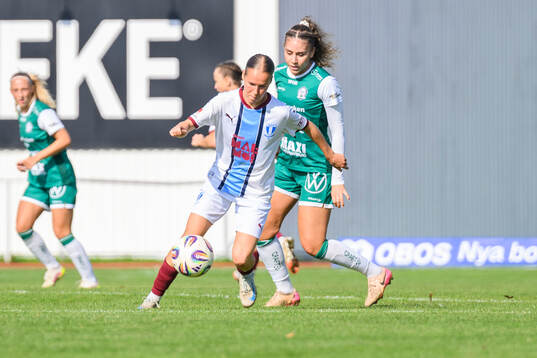 Malmö FFs Karoline Olesen och Alingsås Julia Elvbo