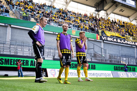 Elfsborgs målvakt Isak Pettersson, Johan Larsson och Per