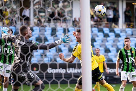 GAISs målvakt Mergim Krasniqi och Elfsborgs Daniel Granli