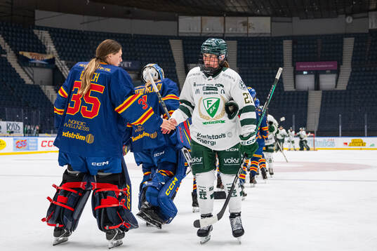 Djurgårdens målvakt Lauren Bench och Färjestads Raeane