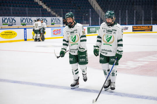 Färjestads Nellie Norén och Andrine Furulund deppar