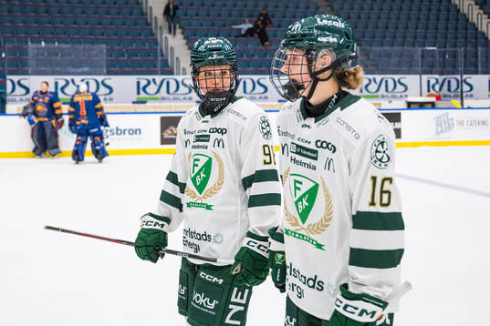 Färjestads Nellie Norén och Andrine Furulund deppar