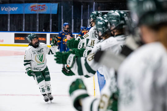 Färjestads Kaitlin Chan jublar