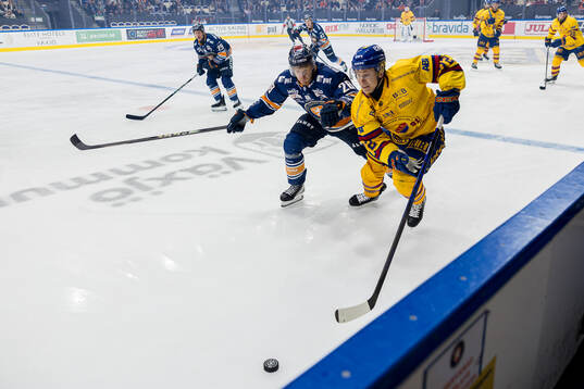 Växjös Hugo Gustafsson och Djurgårdens Jesse Ylönen