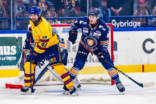 Djurgårdens Jacob Josefson och Växjös Keegan Lowe