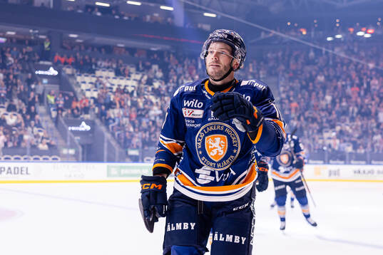 Växjös Brogan Rafferty jublar