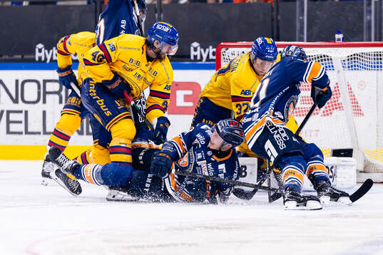 Djurgårdens Jacob Josefson och Växjös Dennis Rasmussen