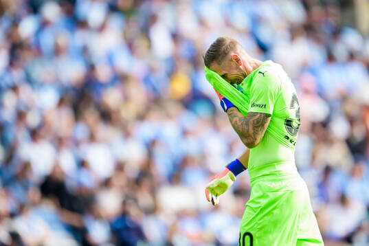 Malmö FFs målvakt Robin Olsen deppar