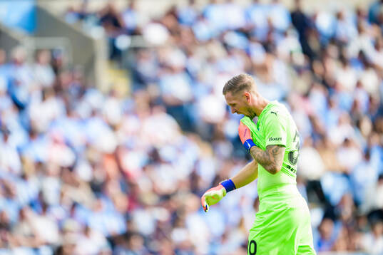 Malmö FFs målvakt Robin Olsen deppar