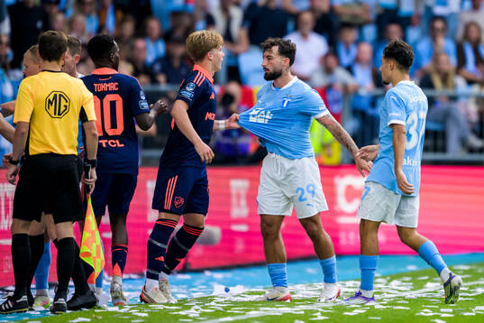 Malmö FFs Sead Haksabanovic ounder fotbollsmatchen i