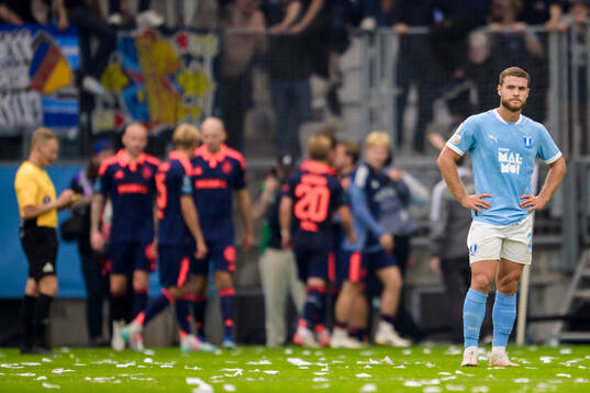 Malmö FFs Gabriel Busanello deppar