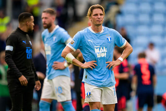 Malmö FFs Pontus Jansson och Jens Stryger Larsen deppar