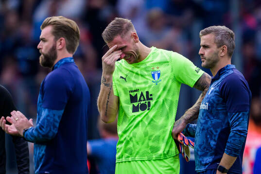 Malmö FFs målvakt Robin Olsen deppar