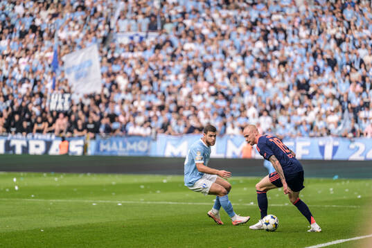 Malmö FFs Gabriel Busanello och Djurgårdens Tokmac Nguen