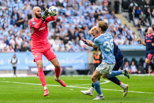 Djurgårdens Filip Manojlovic och Theo Bergvall och Malmö