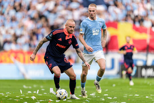 Djurgårdens Adam Ståhl och Malmö FFs Daniel Gudjohnsen