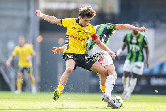 Elfsborgs Besfort Zeneli och GAIS Gustav Lundgren