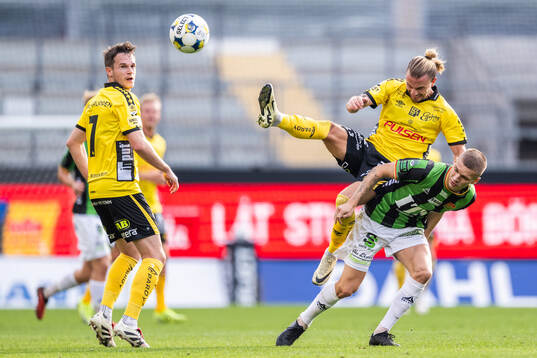Elfsborgs Niklas Hult och GAIS Lucas Hedlund