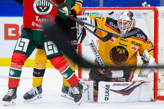 Luleås målvakt Matteus Ward släpper in 4-1