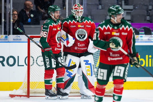Frölundas Erik Thorell och målvakt Lars Johansson jublar