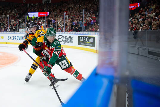 Luleås Pontus Andreasson och Frölundas Ivar Stenberg