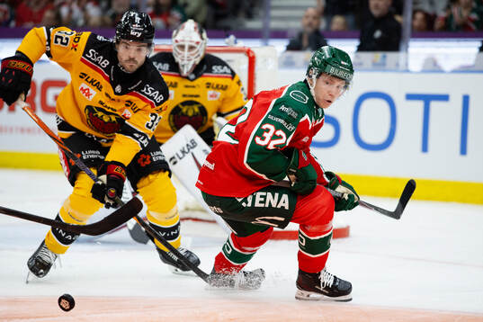 Luleås Oscar Engsund och Frölundas Noah Hasa