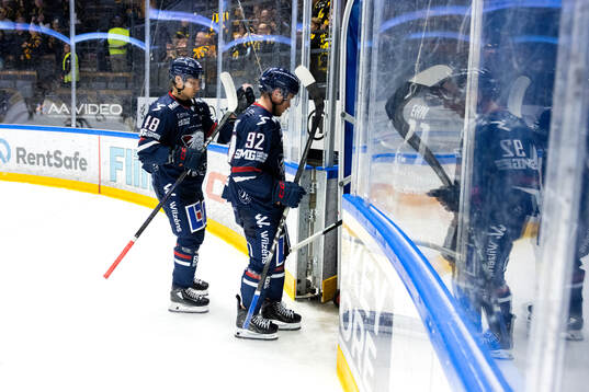 Linköpings Mikko Kokkonen och Zion Nybeck deppar