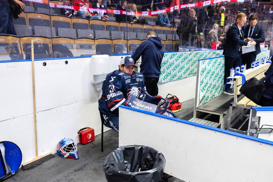 Linköpings målvakt Jesper Myrenberg deppar