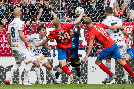 Örgrytes målvakt Hampus Gustafsson och Helsingborgs Oscar