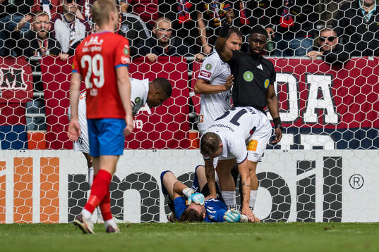 Örgrytes målvakt Hampus Gustafsson har ont
