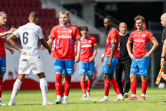 Helsingborgs Adam Akimey deppar och Casper Ljung Hofvendahl