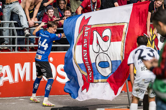 Örgrytes målvakt Hampus Gustafsson jublar