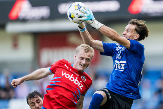 Helsingborgs Oscar Aga och Örgrytes målvakt Hampus