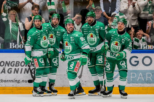 Rögles Mark Friedman och lagkamrater jublar