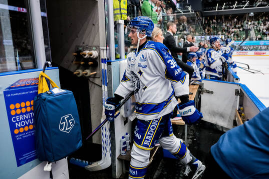 Leksands Stefan Milosevic lämnar isen